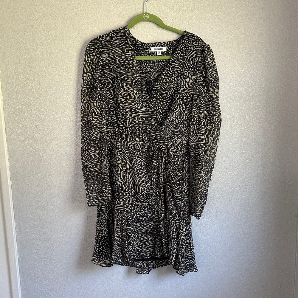 Steve Madden Nyla Long Sleeve Printed V-Neck Dress